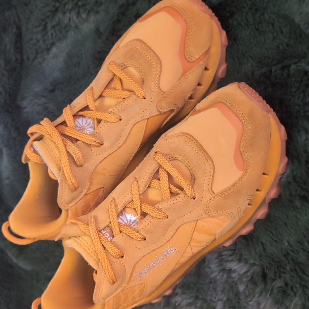 Cardi B X Reebok Vibrant Sneakers/10 - Picture 12 of 13